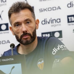 Carlos Corberán: “Es una pena que no se cuide cada detalle con la afición”