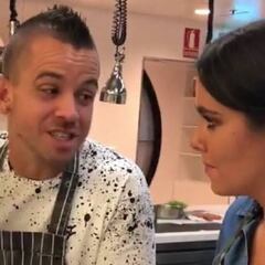Cristina Pedroche inicia sus clases de cocina con un perrito caliente