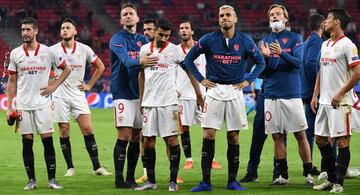 Desolación entre los jugadores del Sevilla.