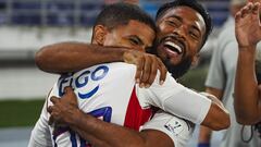 Cariaco González y José Enamorado celebran un gol de Junior