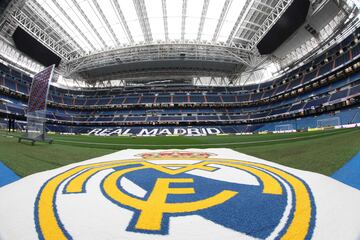 La pelota vuelve a rodar en el feudo blanco tras unas jornadas jugando fuera de casa. Los blancos reciben al Getafe con el nuevo aspecto del Bernabéu como protagonista.