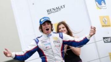 Roberto Merhi celebrando su victoria en Nurburgring este a&ntilde;o.