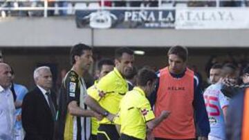 <b>ESCÁNDALO. </b>Pino Zamorano suspendió el encuentro entre el Cartagena y el Celta en el minuto 59.