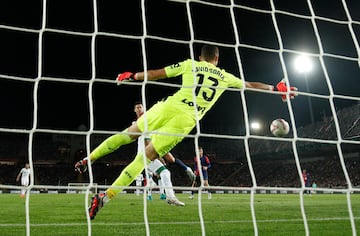 1-0. Error en el despeje de David Soria, tras el centro de Jules Koundé, deja el balón muerto en el área pequeña y Robert aprovecha para anotar en el minuto 18 de partido.