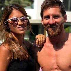 Messi presume de abdominales en su día libre con Antonella