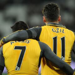 Mesut Özil elige a Alexis Sánchez en su once ideal del Arsenal