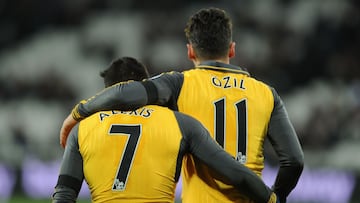 STRATFORD, ENGLAND - DECEMBER 03: (L-R) Alexis Sanchez and Mesut Ozil of Arsenal during the Premier League match between West Ham United and Arsenal at London Stadium on December 3, 2016 in Stratford, England. (Photo by Stuart MacFarlane/Arsenal FC via Getty Images)