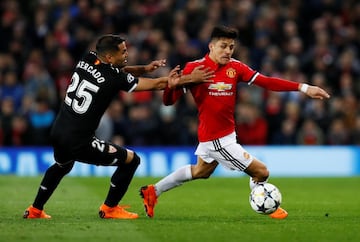 Alexis Sánchez y Gabriel Mercado.