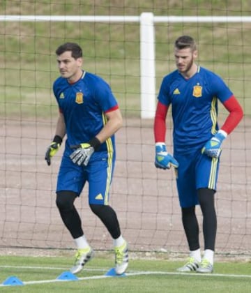 Iker Casillas and David De Gea go through their paces.