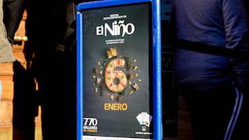 Un cartel en una administración de lotería anuncia la venta de décimos de cara al Sorteo de El Niño, a 26 de diciembre de 2024, en Madrid (España). Tras la celebración del Sorteo de Navidad, ha comenzado la compra de décimos para el Sorteo de El Niño en las administraciones de lotería. El Sorteo Extraordinario de El Niño, que tendrá lugar el próximo 6 de enero, ha consignado por el momento billetes de lotería por un valor de 118,74 millones de euros en la Comunidad de Madrid. Además, se han expelido 593.691 billetes en la región.
26 DICIEMBRE 2024;RECURSOS;SORTEO;NIÑO;ENERO;LOTERÍA;DÉCIMOS;COLAS;COMPRA
Jesús Hellín / Europa Press
26/12/2024
