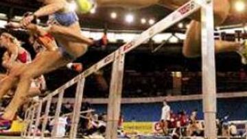 <B>PRIMERA FINAL. </B>En la imagen, las atletas de la combinada en la prueba de vallas. Ganó la rusa Prokhorova y María Peinado fue séptima.