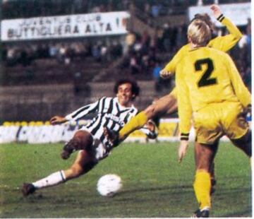 1984/1985 Platini jugador de la Juventus en un partido de Copa de Europa entre el Ilves Tampere - Juventus 