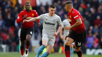 Soccer Football - Premier League - Manchester United v West Ham United - Old Trafford, Manchester, Britain - April 13, 2019 West Ham's Declan Rice in action with Manchester United's Marcos Rojo REUTERS/Phil Noble EDITORIAL USE ON
