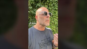 Doble de Bruce Willis emula a Messi: “Qué miras, bobo”