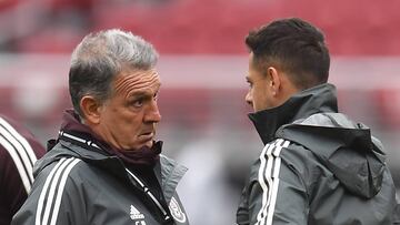 Gerardo Martino señaló que Javier Hernández no acudió con la Selección Mexicana porque Raúl Jiménez es su delantero estelar.