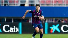 Álvaro Tejero con la camiseta del Eibar.