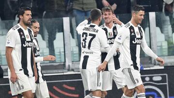 Turin (Italy), 02/02/2019.- Juventus&#039; Daniele Rugani (2R) jubilates with his teammates after scoring a goal during the Italian Serie A soccer match Juventus FC vs Parma Calcio at the Allianz stadium in Turin, Italy, 02 February 2019. (Italia) EFE/EPA