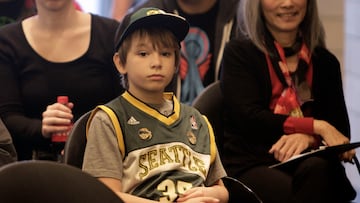 Seattle SuperSonics fan Finn Broadhead awaits a news conference by Seattle Mayor Mike McGinn along with King County Executive Dow Constantine to announce a proposal to construct a new $500 million arena with the ability to host an NBA and NHL team in Seattle, Washington, February 16, 2012. REUTERS/ Robert Sorbo(UNITED STATES - Tags: SPORT BASKETBALL ICE HOCKEY BUSINESS)