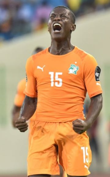 El centrocampista Max-Alain Gradel celebra después de anotar un gol durante el 2015 la Copa Africana de Naciones Grupo D partido de fútbol entre Costa de Marfil y Malí