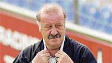 <b>EN APUROS</B>. El técnico está preocupado por la mala influencia de los partidos internacionales en su equipo.