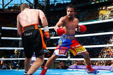 La retirada de Manny Pacquiao dur車 siete meses. En abril de 2016 derrot車 a Timothy Bradley y anunci車 su adi車s. Su nueva ocupaci車n como senador de Filipinas le hac赤a imposible compatibilizar ambas facetas. Poco tard車 en darse cuenta de que pod赤a y en noviembre de 2016 regres車 ante Jeff Horn. Perdi車 y muchos le quisieron volver a retirar. Desde entonces, logr車 ser campe車n mundial, ganar a uno de los hombres m芍s duros de su divisi車n (Keith Thurman) y ahora, con 42 a?os, ir芍 contra uno de los mejores libra por libra, Errol Spence (21 de agosto). Si que es cierto que desde que compagina el deporte y la pol赤tica, boxea menos, pero lo sigue haciendo. La 迆ltima vez que se subi車 al ring fue en julio de 2019.