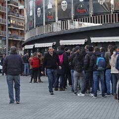Funciona la reventa para la final entre abonados del Valencia