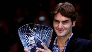 Federer alza el 'Edberg Award'.