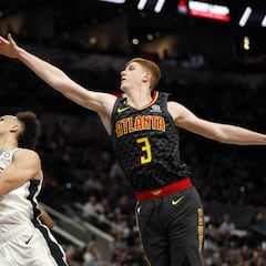 Los Spurs remontan y mantienen la séptima plaza del Oeste