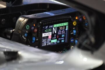 Detalle del volante de Valtteri Bottas. 