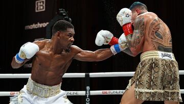 Daniel Jacobs golpea a Gabriel Rosado.