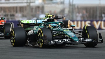 Alonso, con el Aston Martin en Abu Dhabi.
