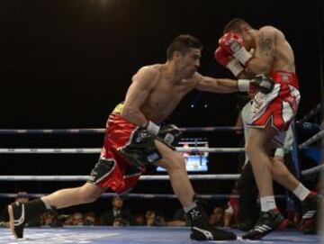Sergio Maravilla durante el combate boxeo por el título mundial del medio CMB ante Murray.
