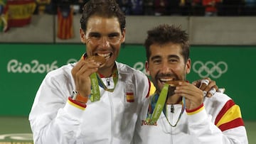 ¿Por qué los deportistas muerden sus medallas?