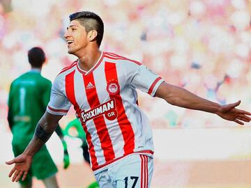 Alan Pulido conquistó la Liga de Grecia con el Olympiacos en la temporada 2015-2016. Jugó 8 partidos, metió 5 goles y dio dos asistencias.