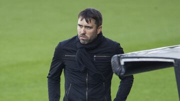 Eduardo Coudet durante el partido contra el Valladolid en Bala&iacute;dos.