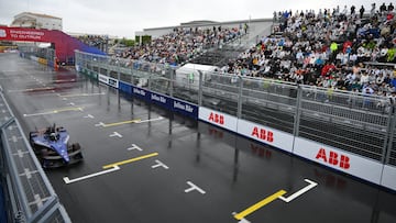 Vandoorne, con el Maserati en Tokio.