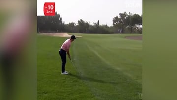 La joya de McIlroy en Abu Dhabi: desde 65 metros y en rough...