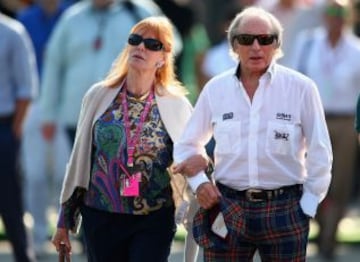 El expiloto Jackie Stewart junto a su mujer Helen.