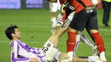 <b>DESGASTE. </b>César Arzo acabó con calambres el partido.