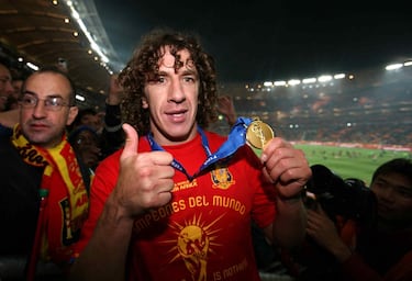 El eterno central de la selección de España que marcó el gol en las semifinales de Sudáfrica 2010 en el que se impusieron a Alemania. No hay duda que Puyol no sólo es de los mejores centrales de España, sino también del mundo. Jugó los mundiales de Corea-Japón 2002, Alemania 2006 y Sudáfrica 2010. 
