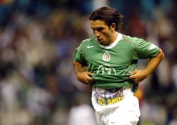 'Kikín' también tuvo un debut afortunado ante Ecuador. Fue el 24 de octubre de 2004 y se apuntó un doblete.