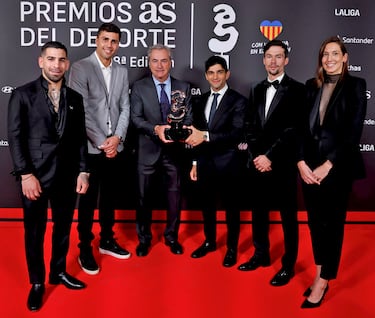 Ilia Topuria, Rodrigo Hernández, Carlos Sainz, Jorge Martín, Primoz Rogrli y Laura Ester, galardonados en los Premios As del Deporte 2024.