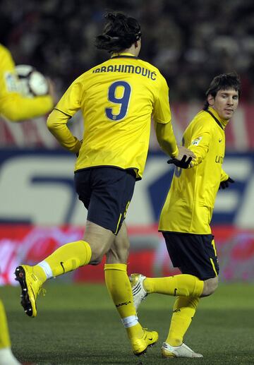 El jugador del Barcelona Ibrahimovic celebra con Messi el 2-1.