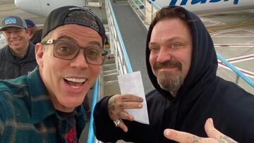 Steve O y Bam Margera a punto de subir a un avi&oacute;n de Alaskan Airlines. El 20 de enero del 2023. 