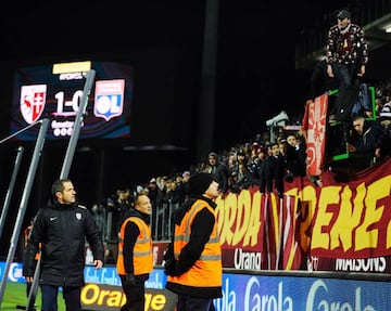 Metz' French head coach Philippe Hinscherberger argues with Metz' supporters after a firecracker exploded on the pitch.