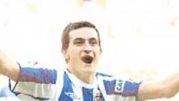 <b>EFECTIVO. </b>Joseba Llorente hizo dos goles ante el Lleida.