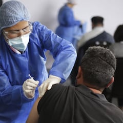 Vacunación Colombia: por qué habrá tercera dosis y donde se aplicará una vacuna diferente
