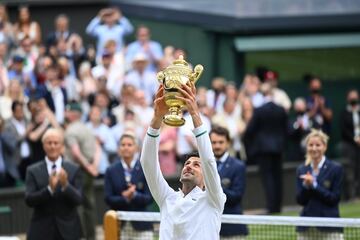 Djokovic ganó una final vibrante frente a Berrettini y suma su sexto título en Wimbledon para empatar el récord de 20 Grand Slams de Nadal y Federer.