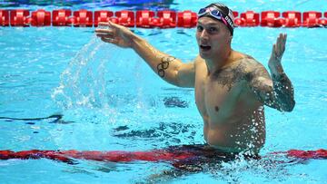 Caeleb Dressel celebra su medalla de oro en los 100 metros mariposa en los Mundiales de Nataci&oacute;n de Gwangju.