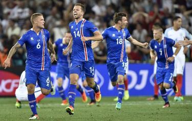 England coach Roy Hodgson resigns after defeat to Iceland